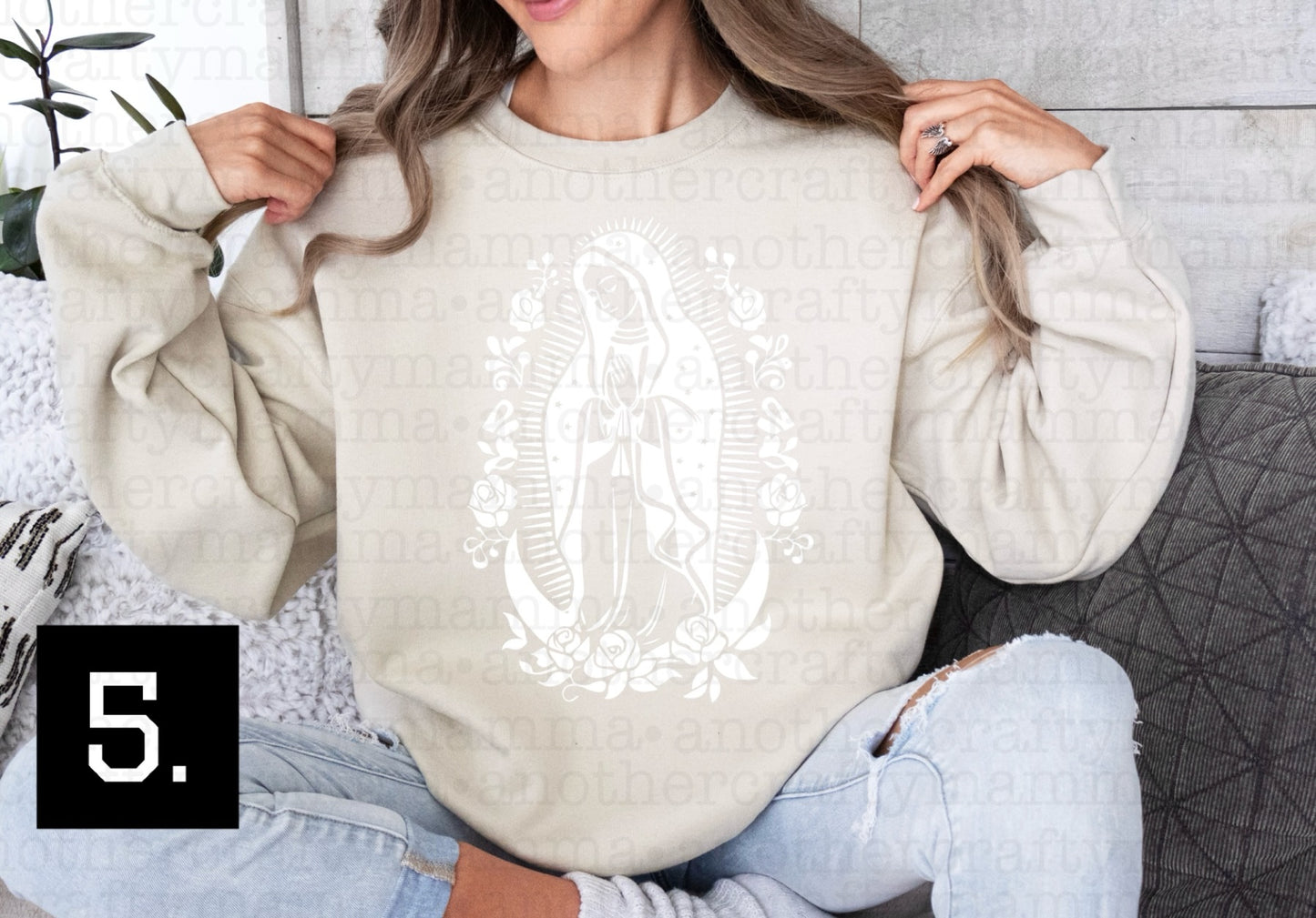 Virgencita Crewneck